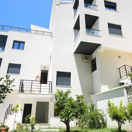 Sunny Hill 3*