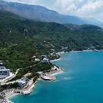 Sunny Hill Aparthotel Radhimë