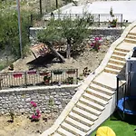 Sunny Hill 3*