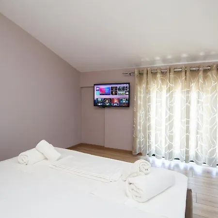 Sunny Hill Appart hôtel Radhimë