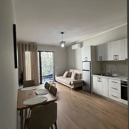 Sunny Hill Apart Otel Radhimë