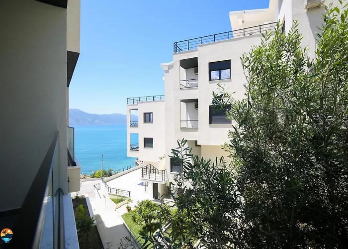 Ξενοδοχείο με διαμερίσματα Sunny Hill Radhimë