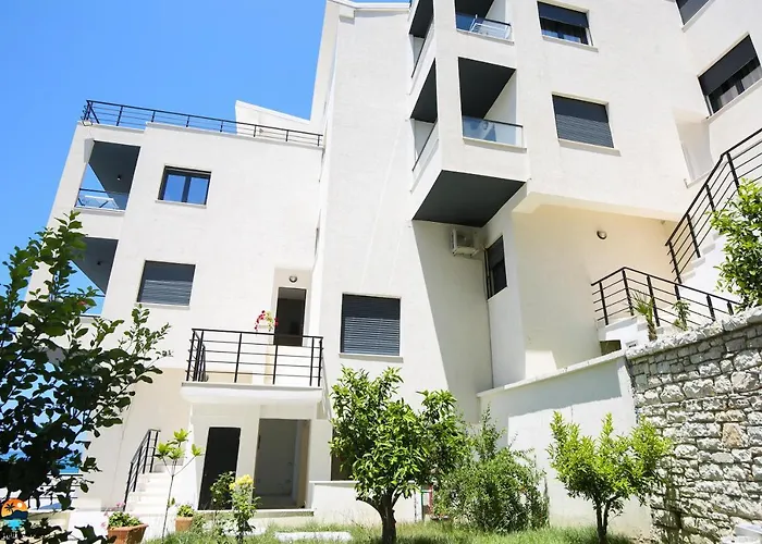 Sunny Hill 3*