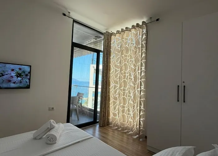 Sunny Hill شقة فندقية Radhimë